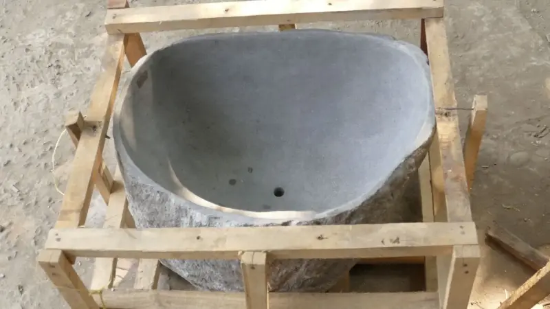 Product image 6 of the product “Basin from Riverstone, Natural surface, polished inside. Length 87 cm, Width 83 cm, Height 50 cm, Depth 40 cm. ”
